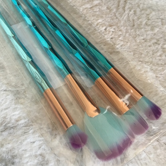 4 pc metallic make up brush set - Picture 3 of 3